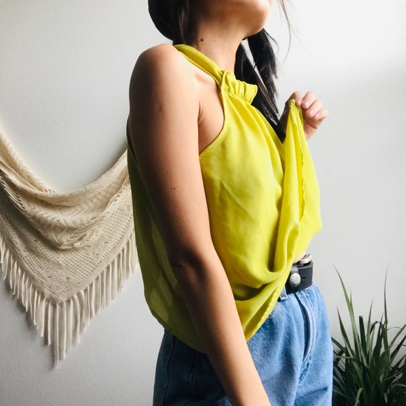 2b BEBE  Neon Open Back Blouse - Picture 6 of 8